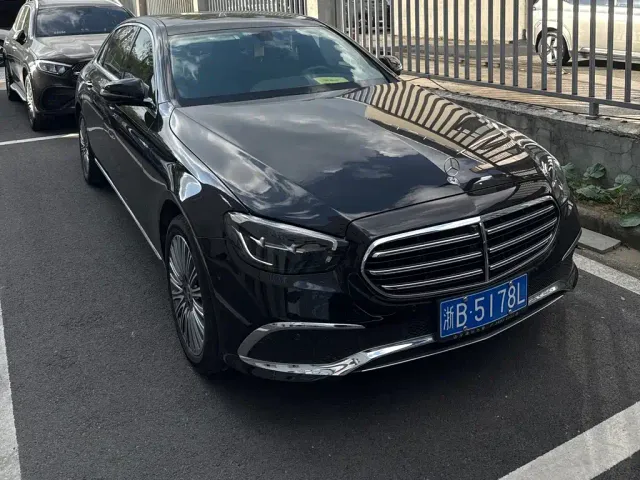Фотография автомобиля — Mercedes-Benz E-Class