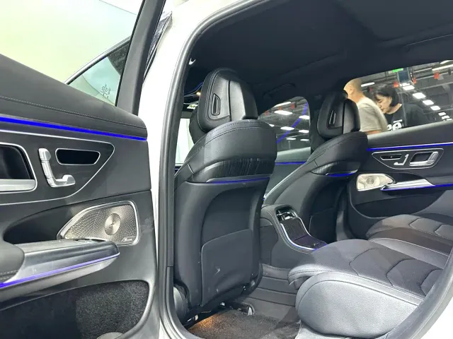 Mercedes-Benz E-Class — Фото автомобиля 4