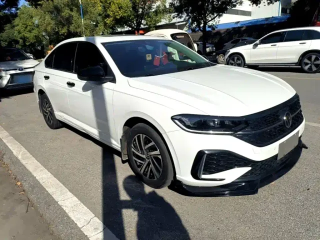 Volkswagen Lavida — Фото автомобиля 3