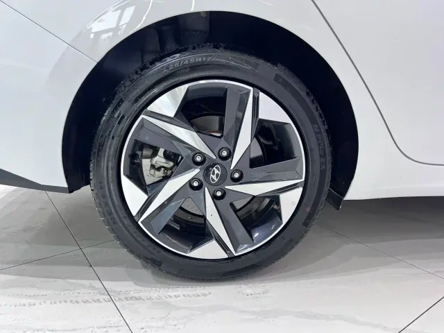 Hyundai Elantra — Фото автомобиля 19