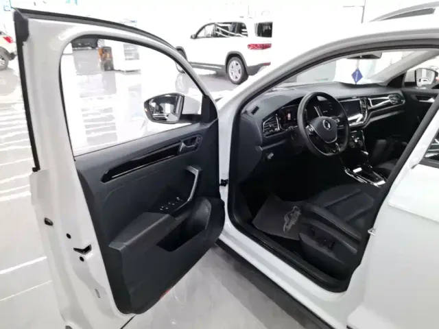 Volkswagen T-Roc — Фото автомобиля 15