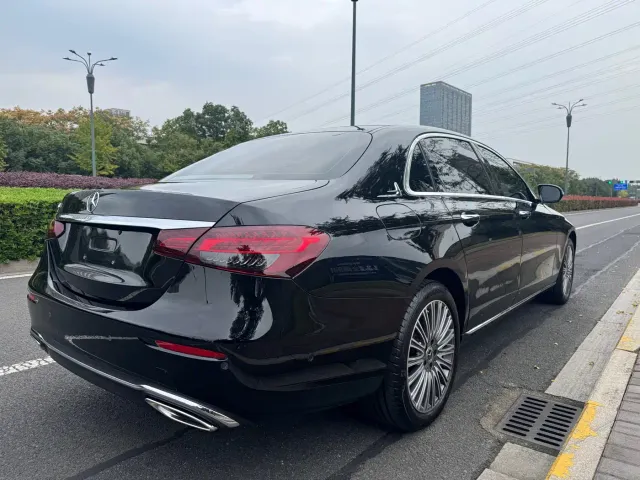 Mercedes-Benz E-Class — Фото автомобиля 5