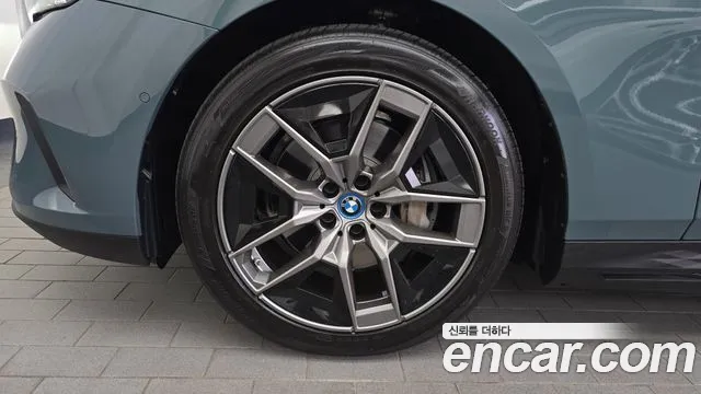 BMW i5 G60 — Фото автомобиля 5