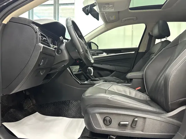 Volkswagen Passat — Фото автомобиля 7