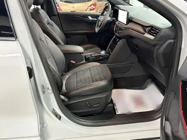 Ford Escape — Фото автомобиля 10
