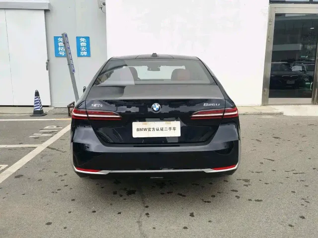 BMW 5 Series — Фото автомобиля 12