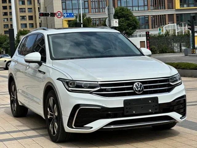 Volkswagen Tiguan L — Фото автомобиля 3