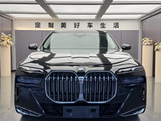BMW 7 Series — Фото автомобиля 2