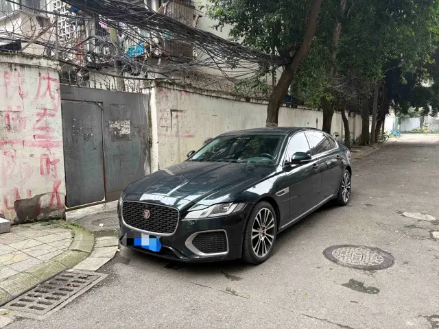 Фотография автомобиля — Jaguar XFL