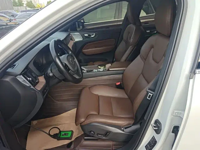 Volvo XC60 — Фото автомобиля 14