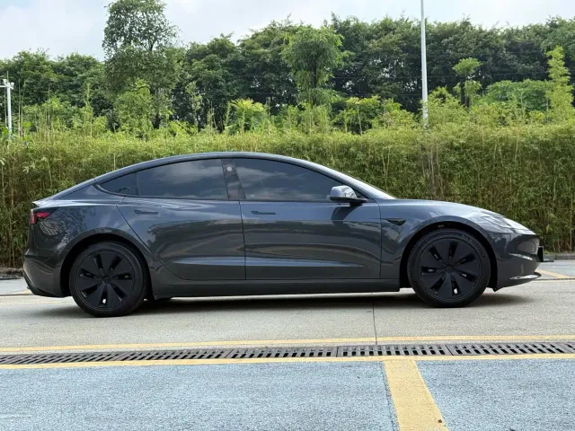 Tesla Model 3 — Фото автомобиля 16