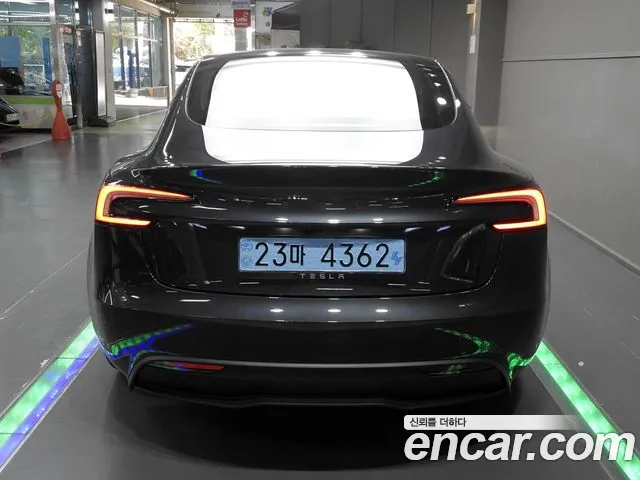 Tesla Model 3 — Фото автомобиля 4