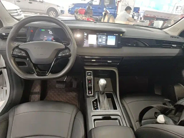 Roewe i5 — Фото автомобиля 9