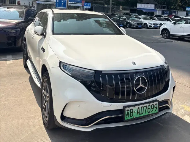 Mercedes-Benz EQC — Фото автомобиля 3