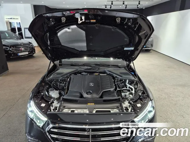 Mercedes-Benz E-Class — Фото автомобиля 6