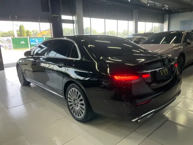 Mercedes-Benz E-Class — Фото автомобиля 5