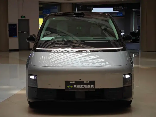 Li Auto MEGA — Фото автомобиля 2