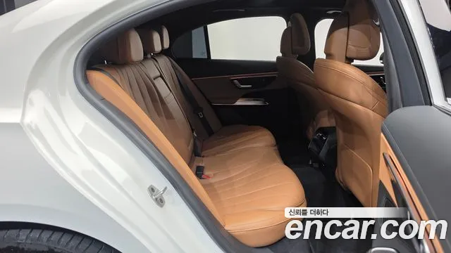 Mercedes-Benz E-Class — Фото автомобиля 8