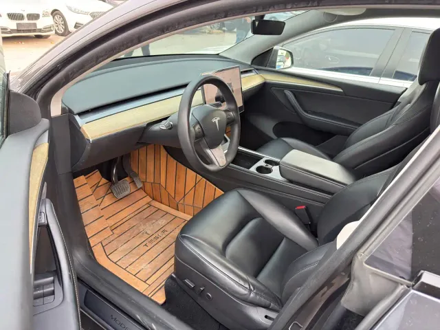 Tesla Model Y — Фото автомобиля 4