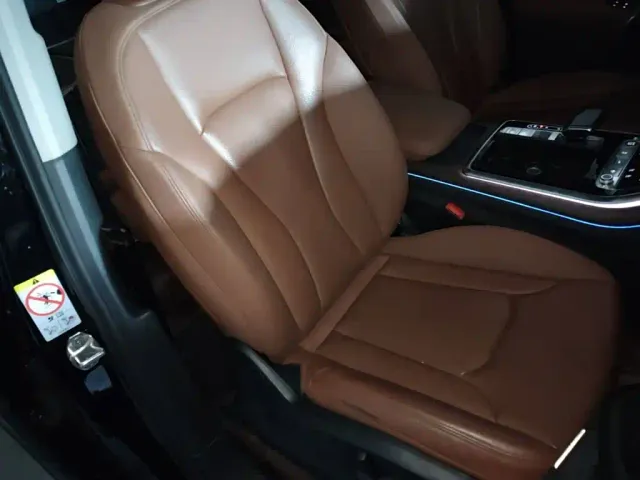 Audi Q7 — Фото автомобиля 24