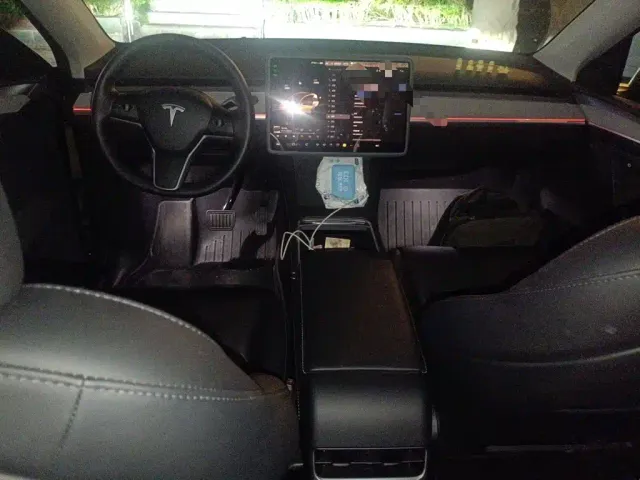 Tesla Model Y — Фото автомобиля 5