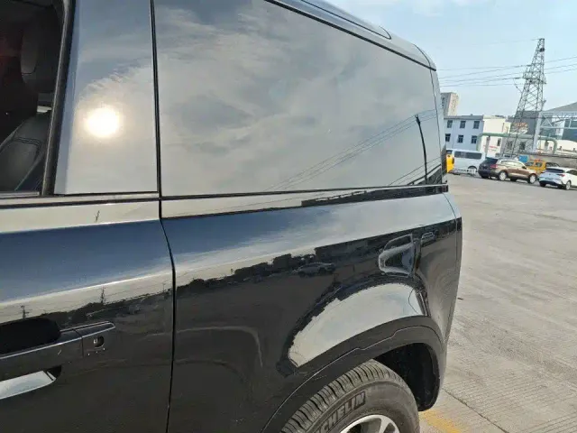 Land Rover Defender — Фото автомобиля 6