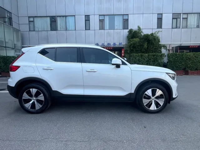 Volvo XC40 — Фото автомобиля 3