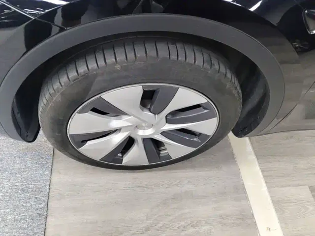 Tesla Model Y — Фото автомобиля 22