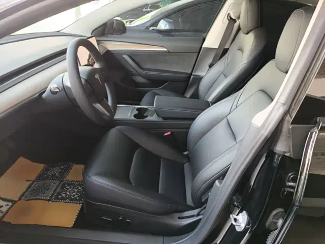Tesla Model 3 — Фото автомобиля 14