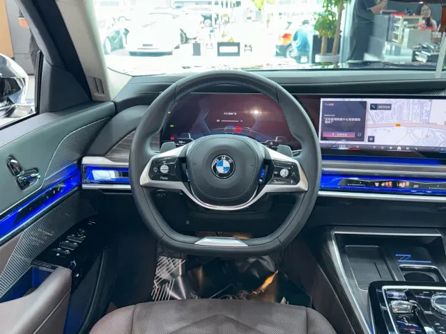BMW 7 Series — Фото автомобиля 10