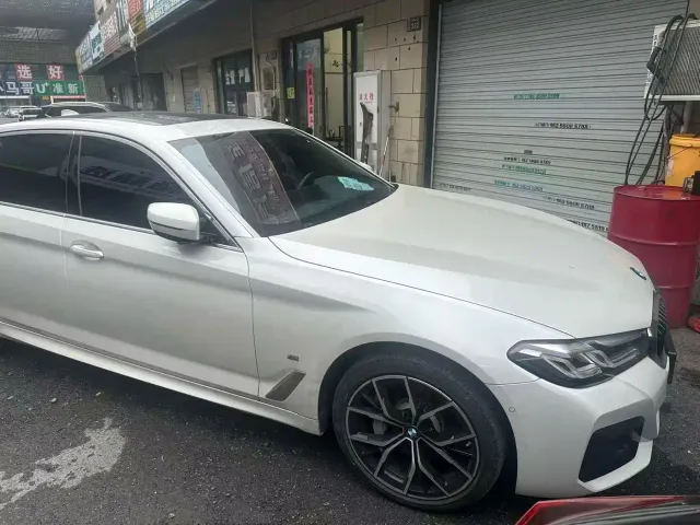 BMW 5 Series — Фото автомобиля 3