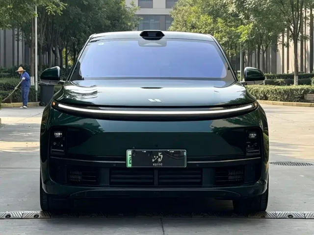 Li Auto L7 — Фото автомобиля 2