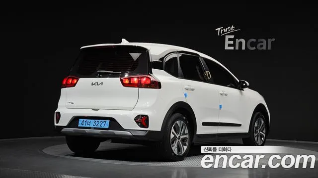 Kia Niro — Фото автомобиля 2
