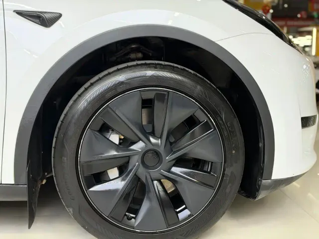 Tesla Model Y — Фото автомобиля 21