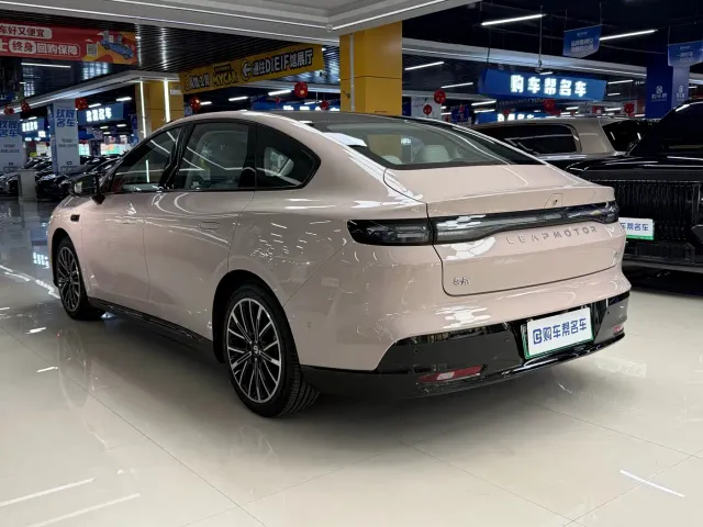Leapmotor B01 — Фото автомобиля 15