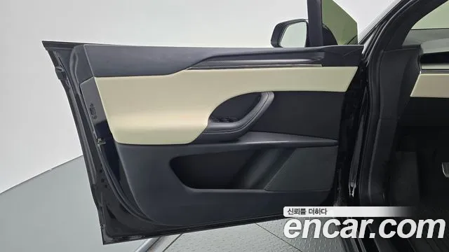 Tesla Model X — Фото автомобиля 13