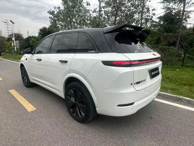 Li Auto L7 — Фото автомобиля 11