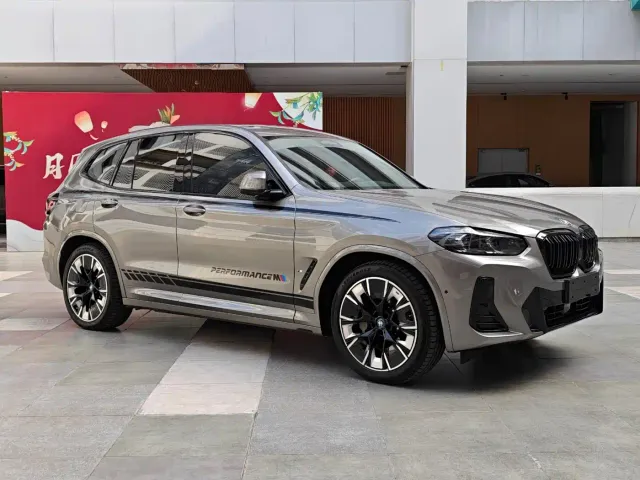 BMW iX3 — Фото автомобиля 3