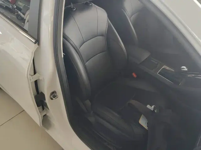 Roewe i5 — Фото автомобиля 24