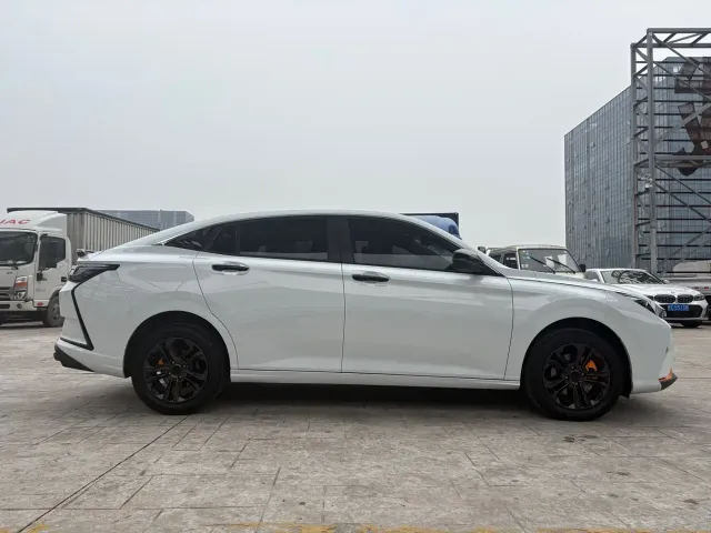 Dongfeng Yixuan — Фото автомобиля 4