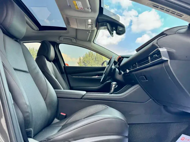 Mazda Axela — Фото автомобиля 10
