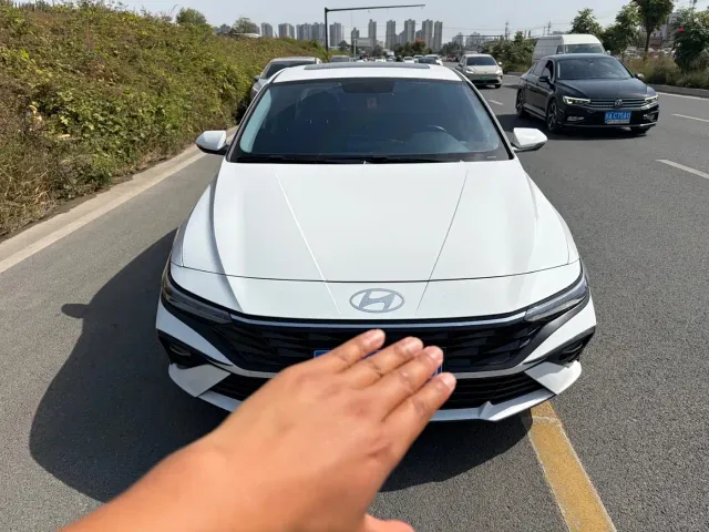 Hyundai Elantra — Фото автомобиля 2