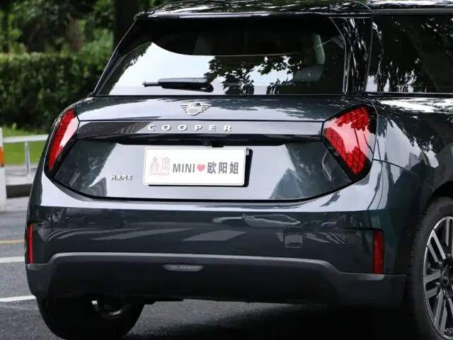 MINI Cooper — Фото автомобиля 11