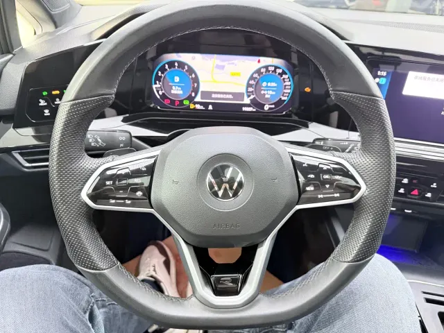 Volkswagen Golf — Фото автомобиля 9