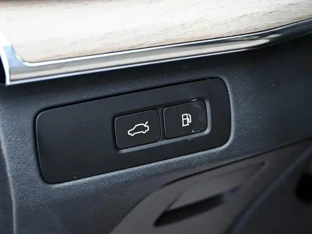 Volvo XC90 — Фото автомобиля 24