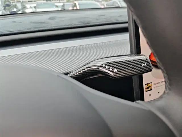 Tesla Model Y — Фото автомобиля 13