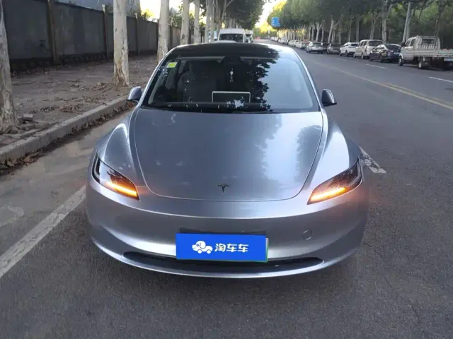 Tesla Model 3 — Фото автомобиля 2