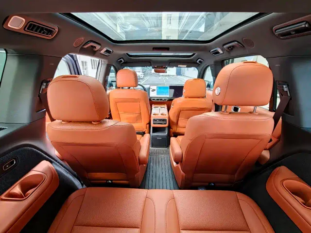Li Auto L8 — Фото автомобиля 8