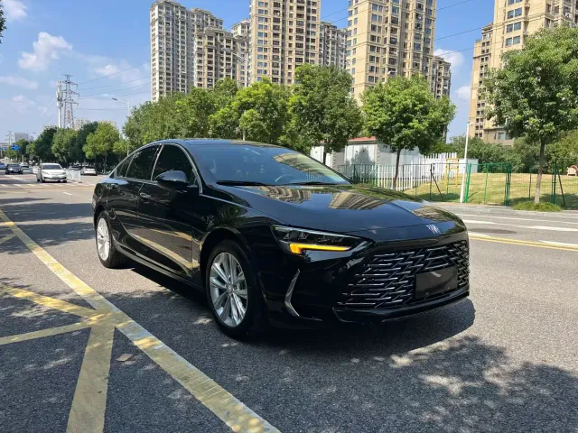 Buick Regal — Фото автомобиля 3