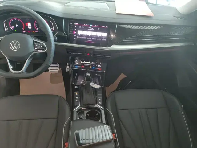 Volkswagen Passat — Фото автомобиля 12